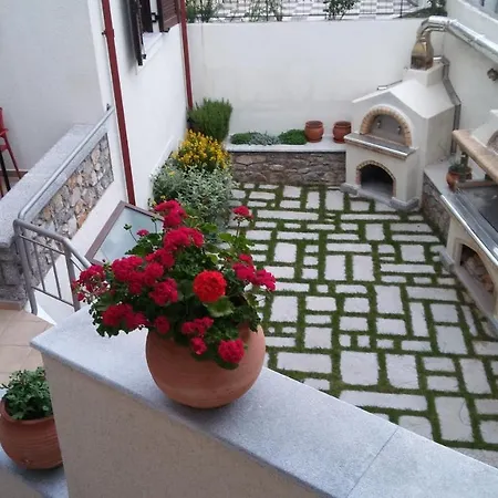 Dianthos Apartman Kiriáki